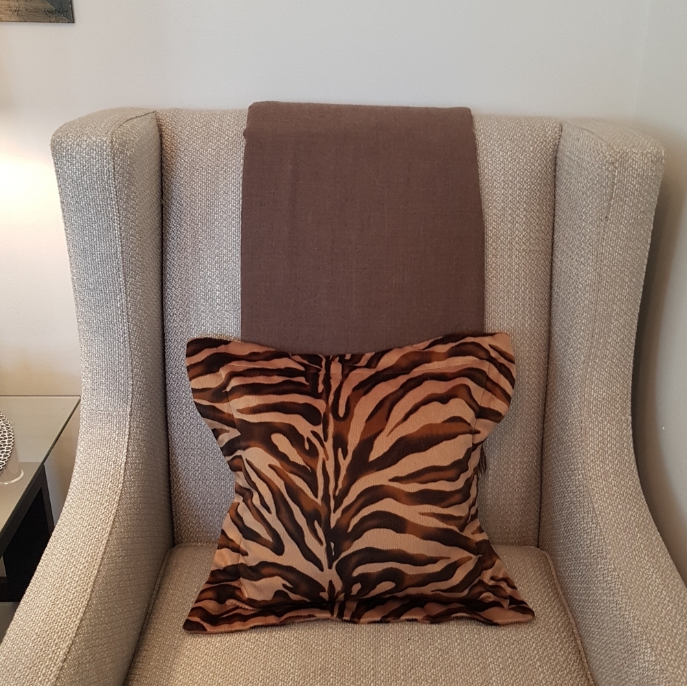 18 in sq Pillow